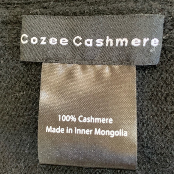 Black Cozee Cashmere poncho sizeM/L - Picture 4 of 5
